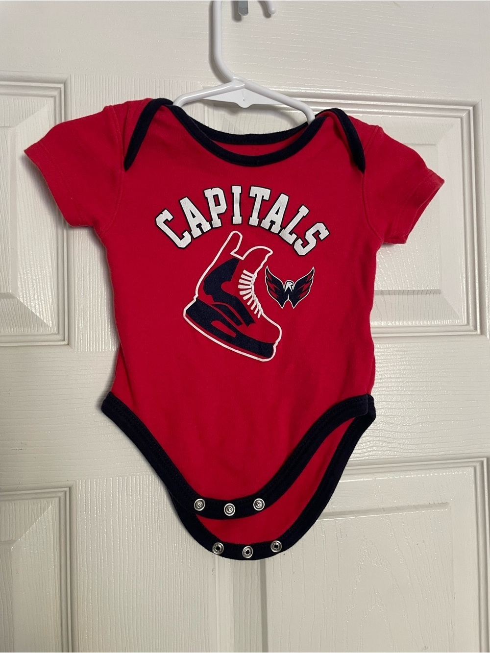 Caps Washington Capitals NHL Red 0-3 Months Baby One-Piece Bodysuit